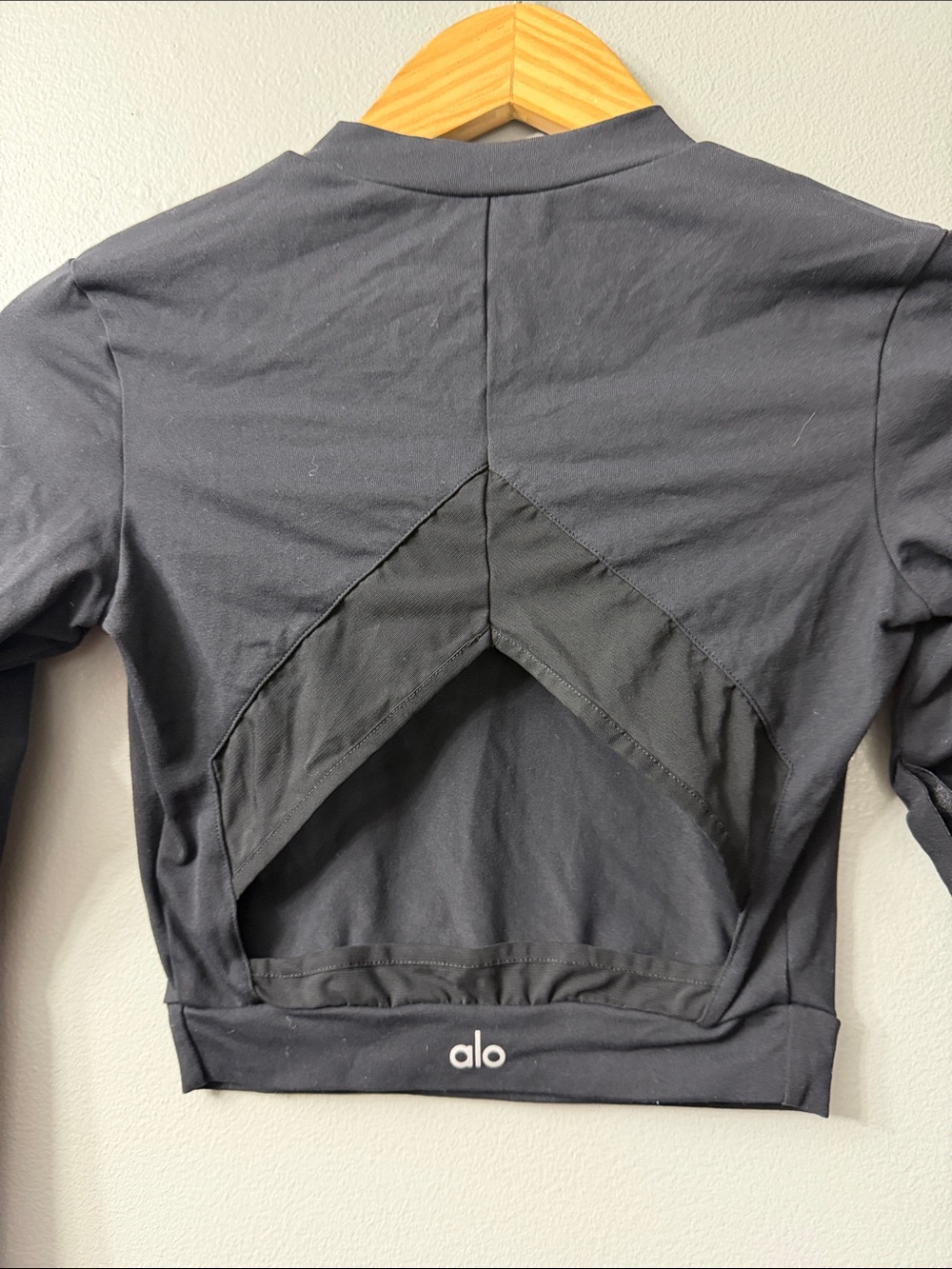 Alo Yoga black Airlift Mesh Ski Time long-sleeve top featuring an open-back xs
